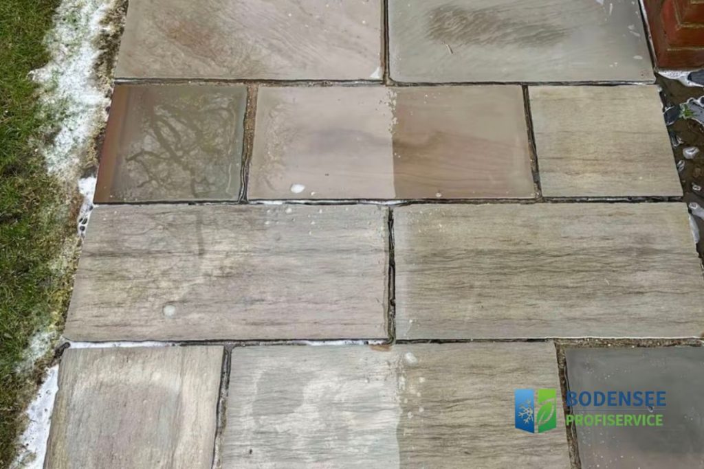 Gereinigte Natursteinplatten nach Hochdruckreinigung