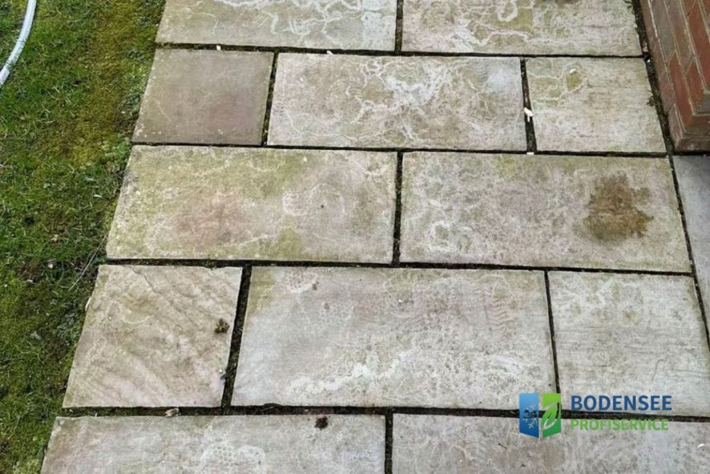 Reinigung von Terrassenplatten am Bodensee