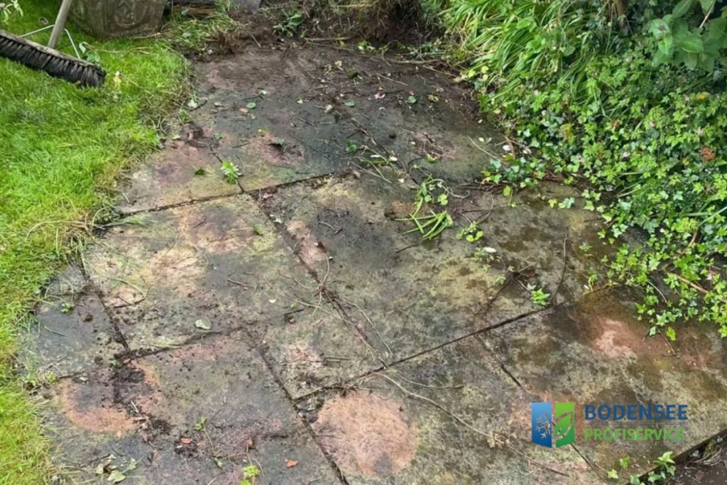 Terrassenfläche vor der Hochdruckreinigung