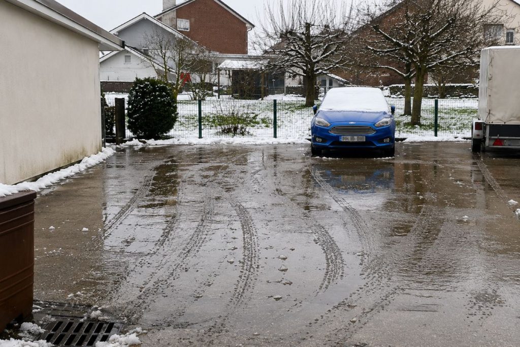 Winterdienst bei der Räumung eines Parkplatzes am Bodensee